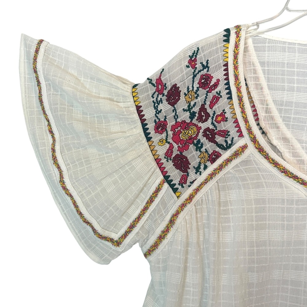 Pilcro Blouse Tawny Embroidered Floral Flutter Sleeve White L Boho Anthropologie - Picture 2 of 12